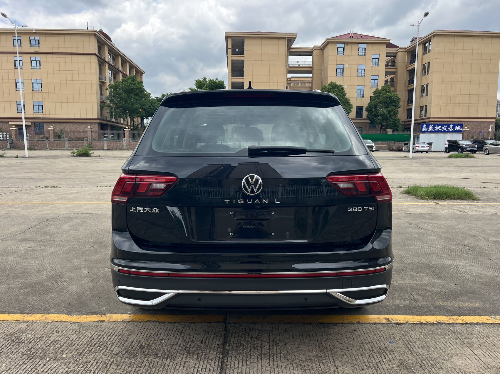Volkswagen Tiguan L280 view 6