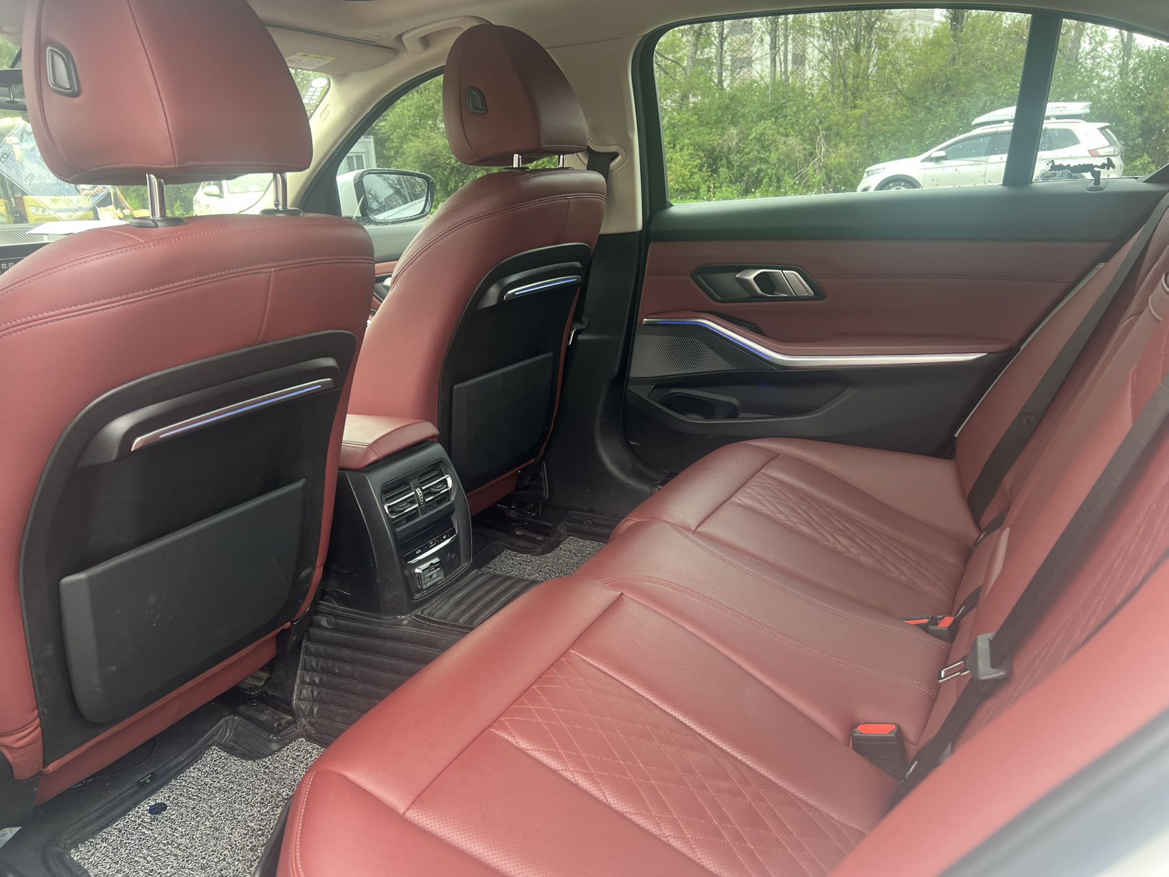 BMW 320Li view 8