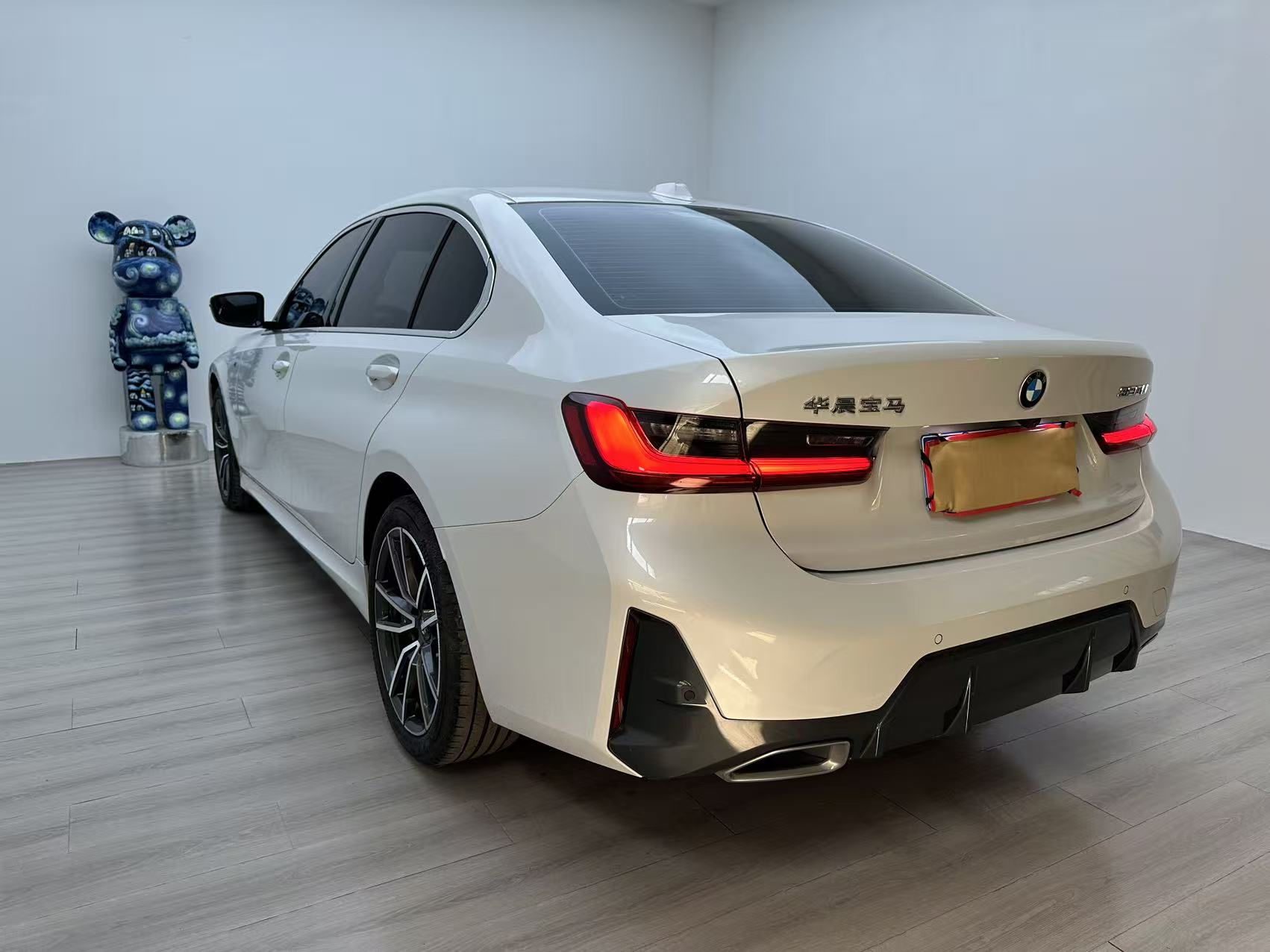 BMW 320Li view 6