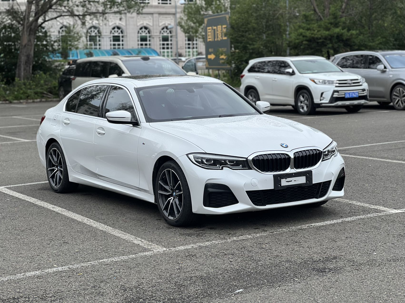 BMW 320Li view 3