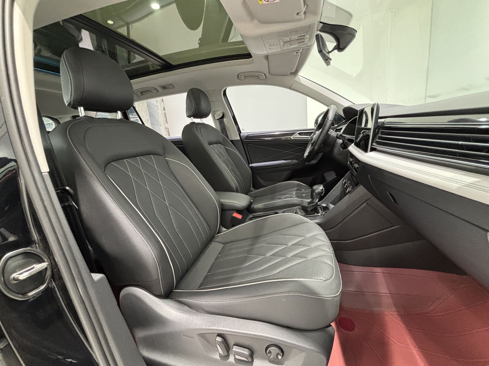 Volkswagen Tiguan L view 7
