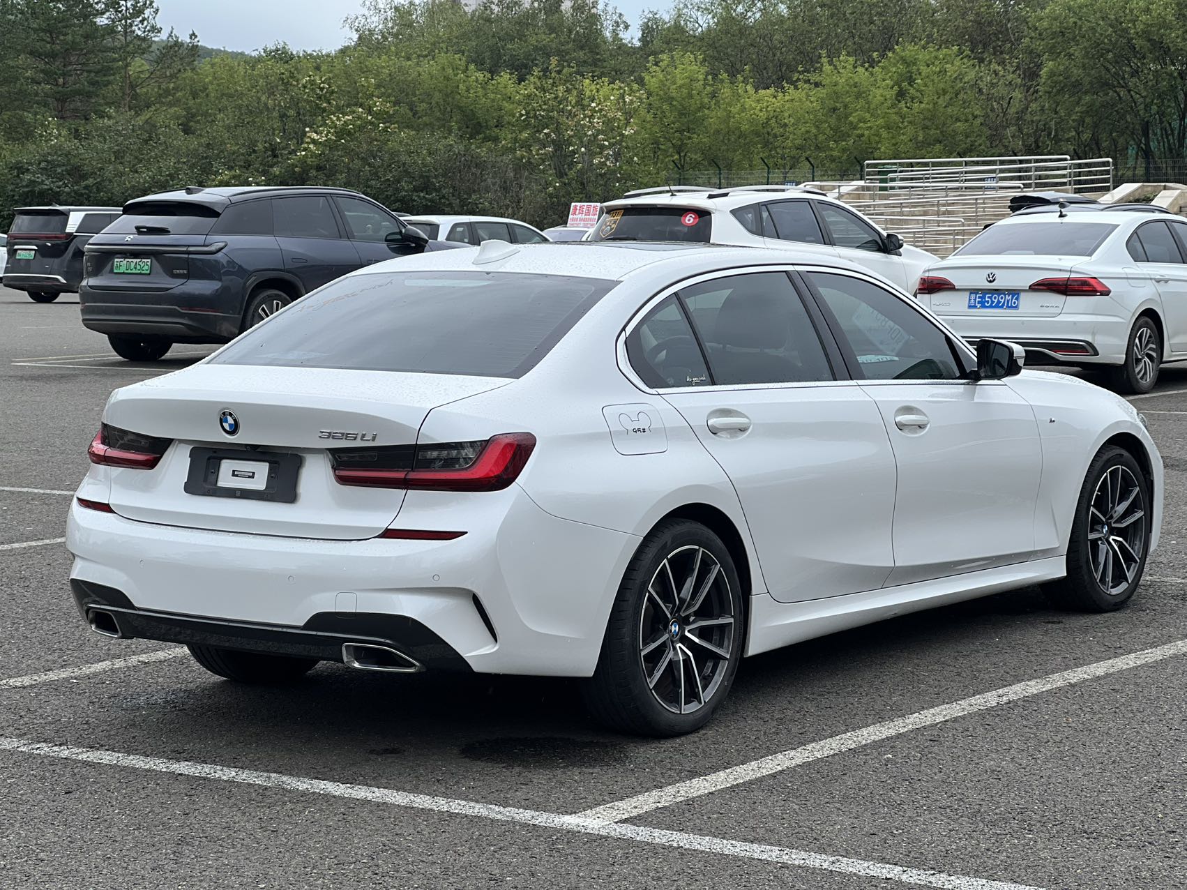 BMW 320Li view 4