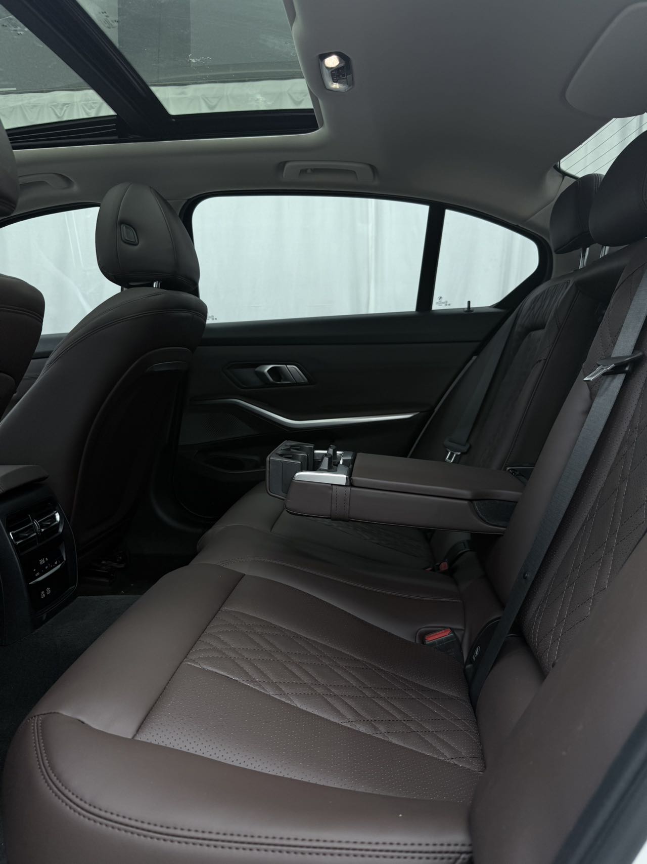 BMW 320LI view 10