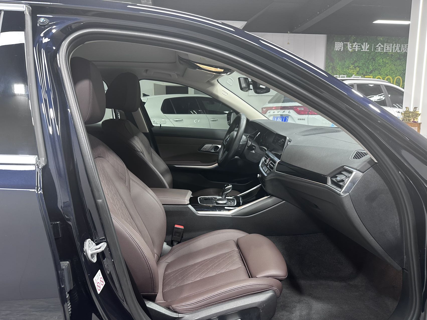 BMW 320Li view 12