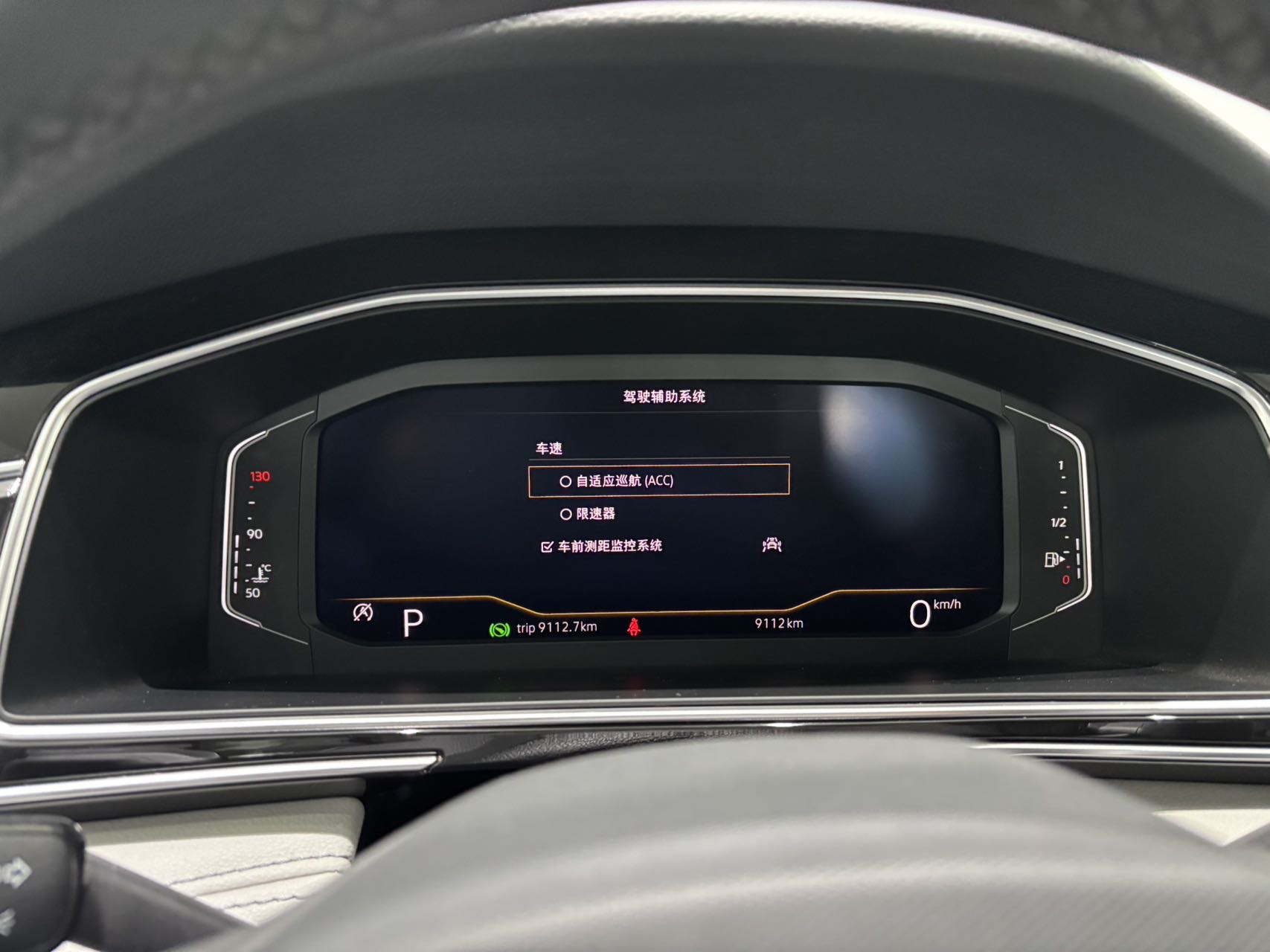 Volkswagen Tiguan L view 8