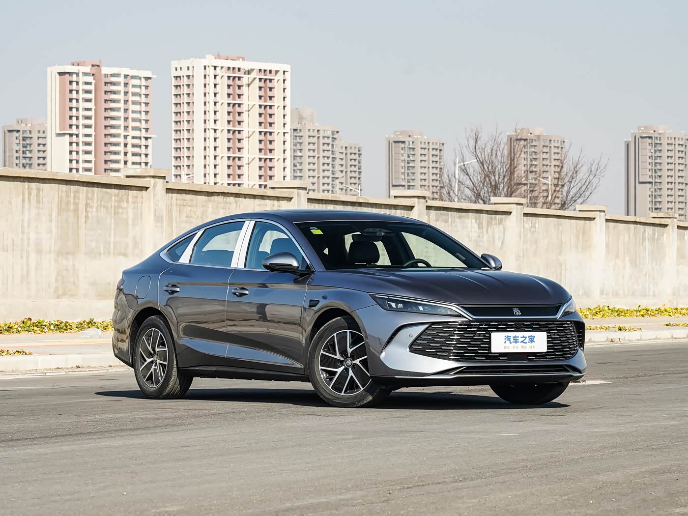 BYD Qin L DM-i Intelligent Driving Edition (комплектация Lingxian) view 3