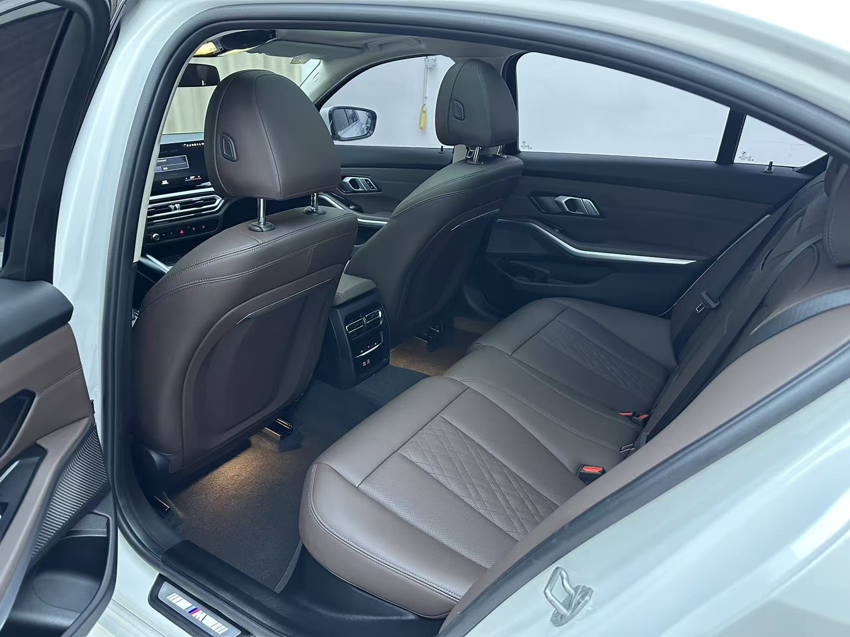 BMW 320Li view 8