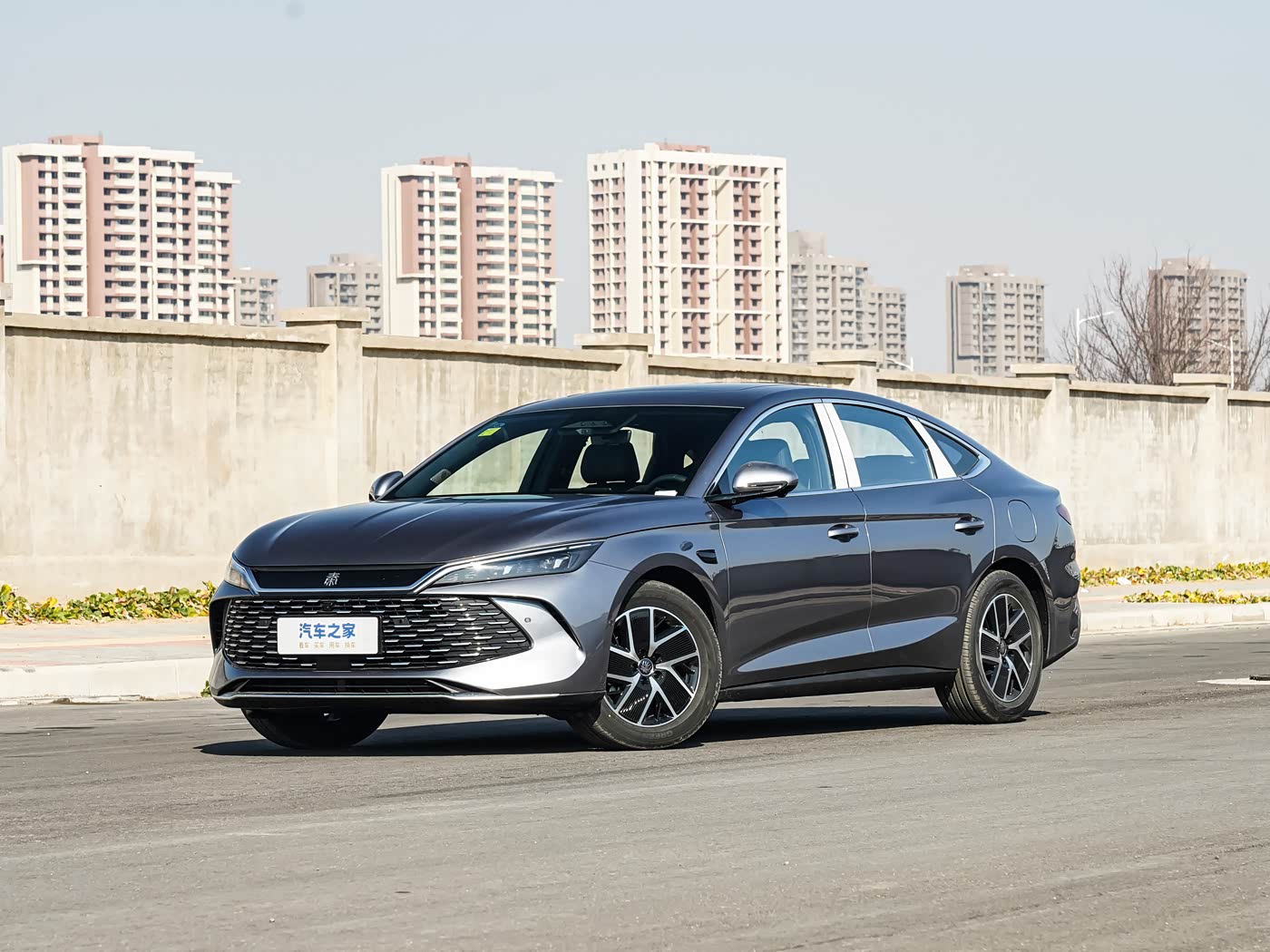 BYD Qin L DM-i Intelligent Driving Edition (комплектация Lingxian) view 2