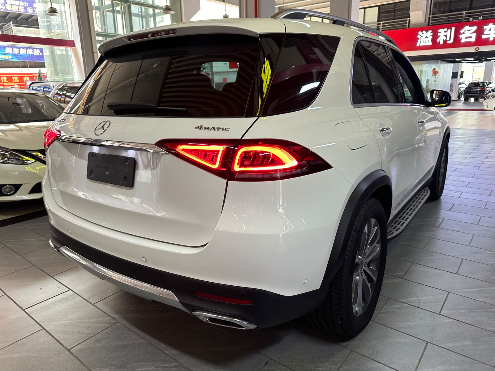 Mercedes-Benz GLE 350 view 4