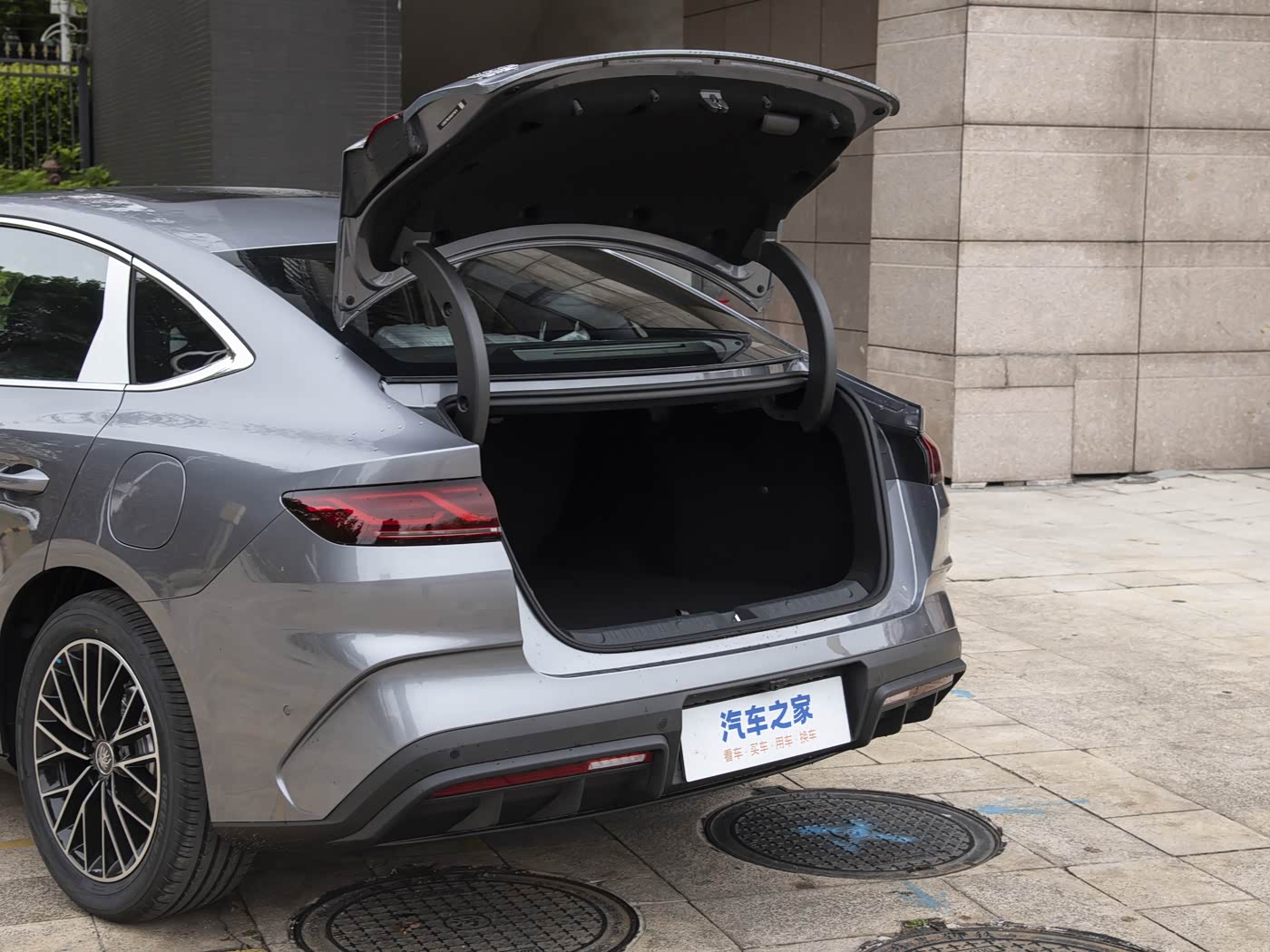 BYD Qin L DM-i Intelligent Driving Edition (комплектация Zunle) view 12