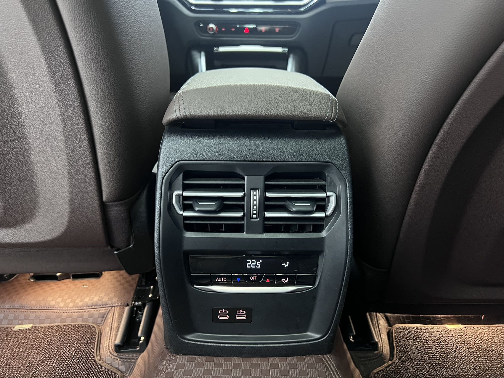 BMW 320Li view 14