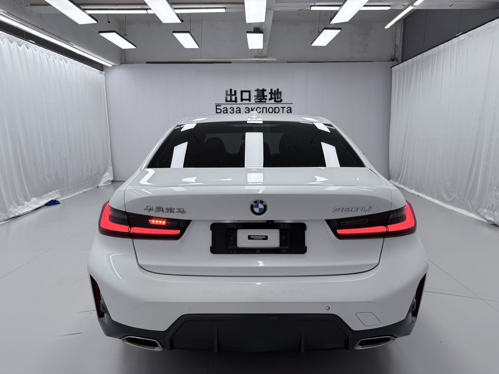 BMW 320LI view 5