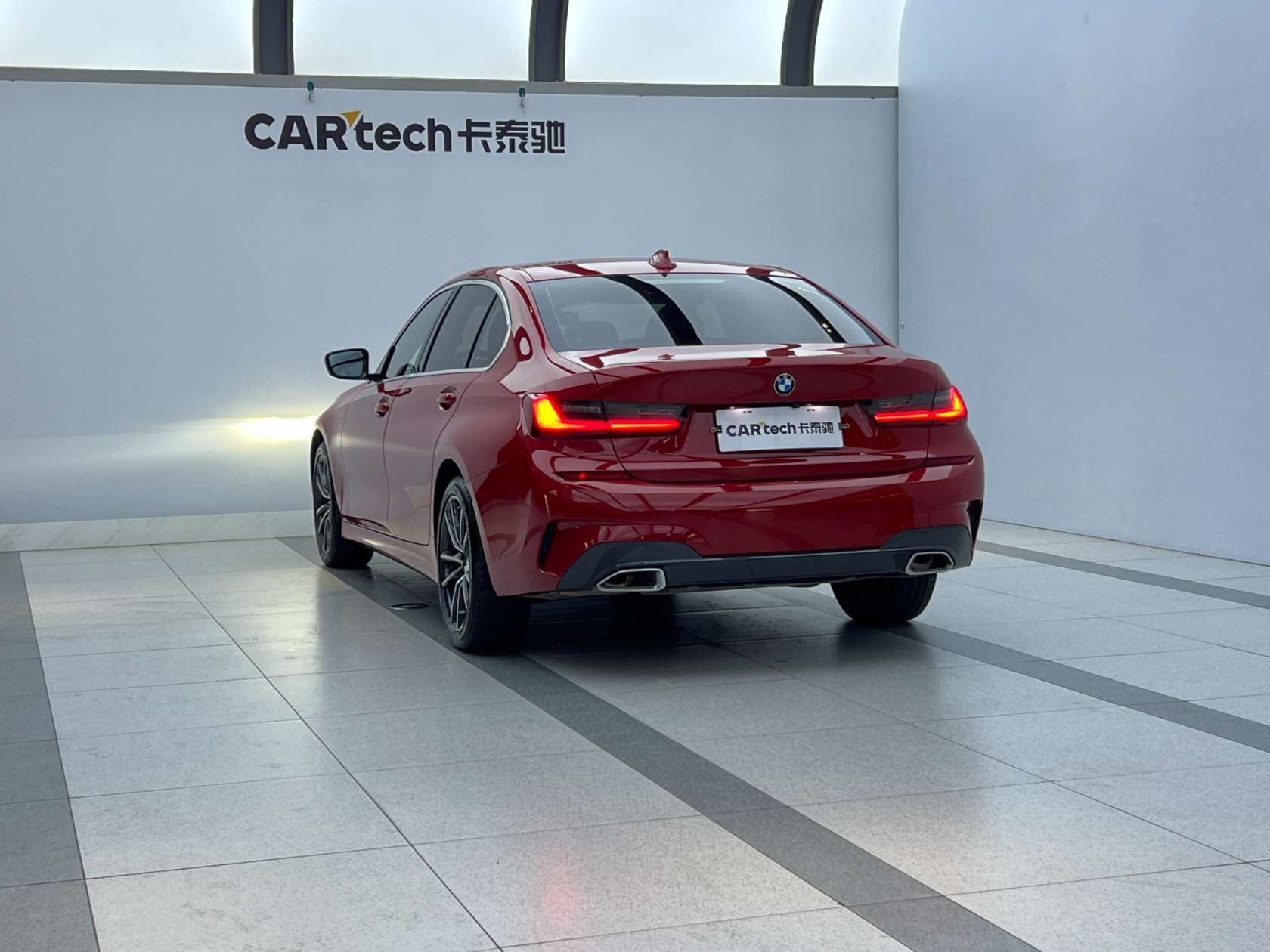 BMW 320Li view 4