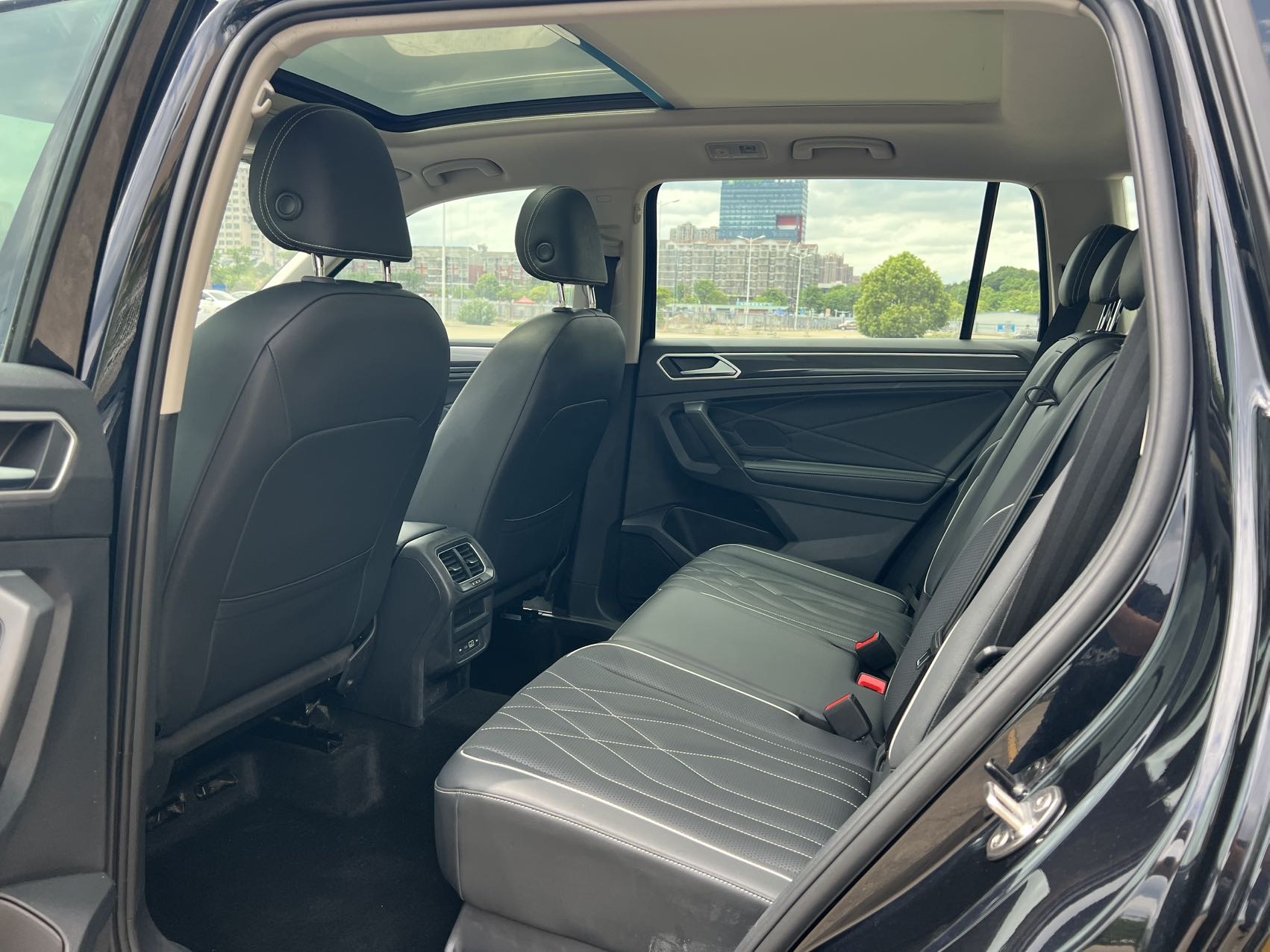 Volkswagen Tiguan L280 view 11