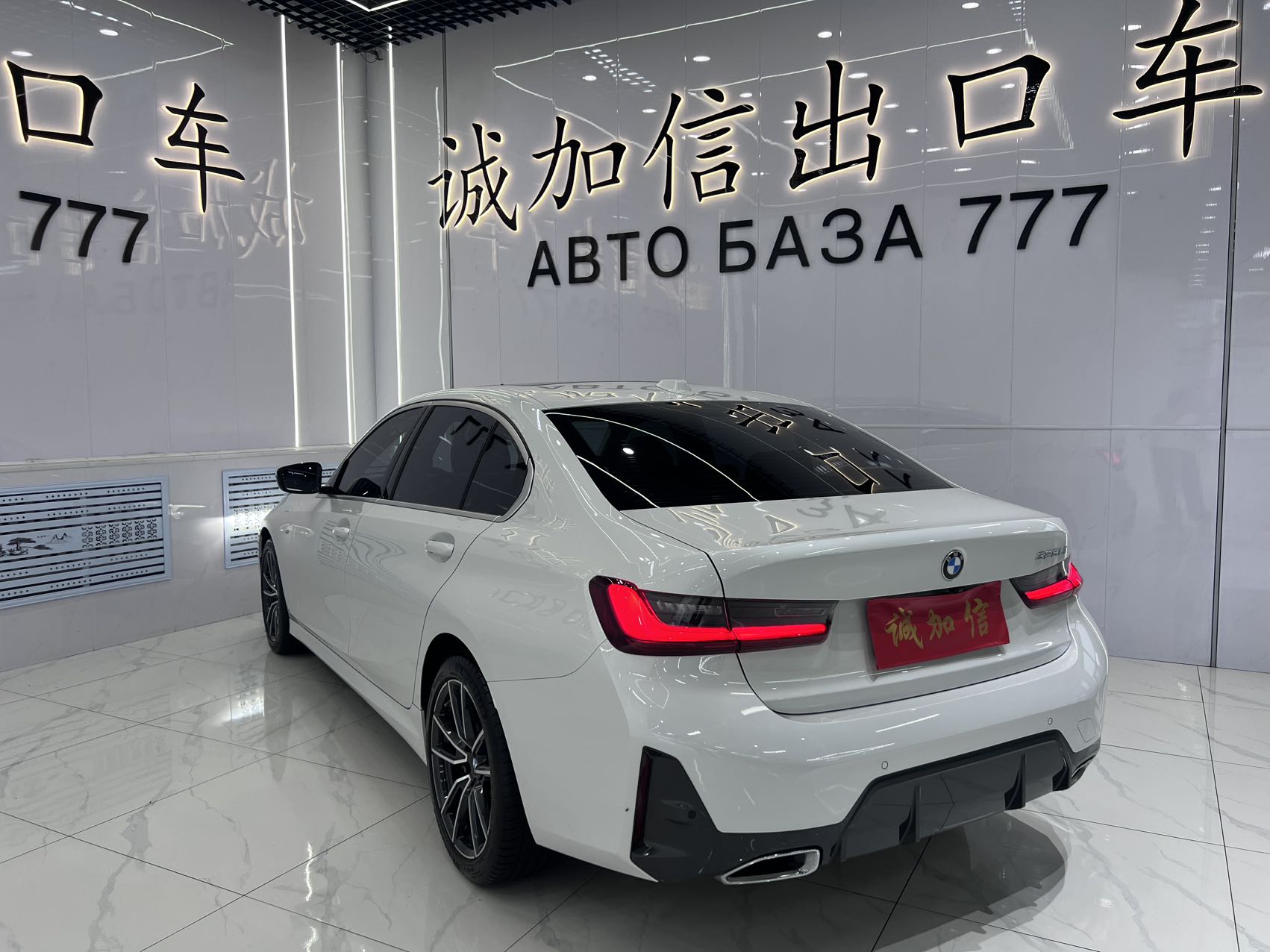BMW 320Li view 6