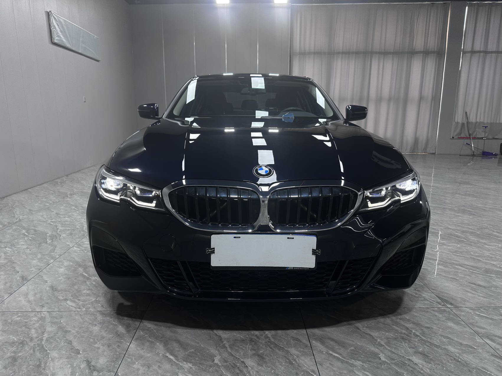 BMW 320Li view 2