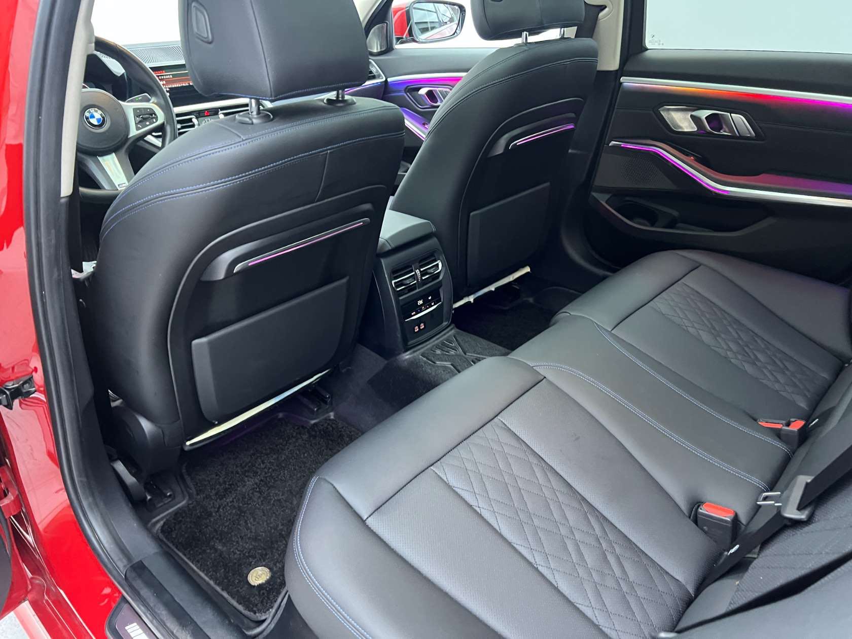 BMW 320Li view 10
