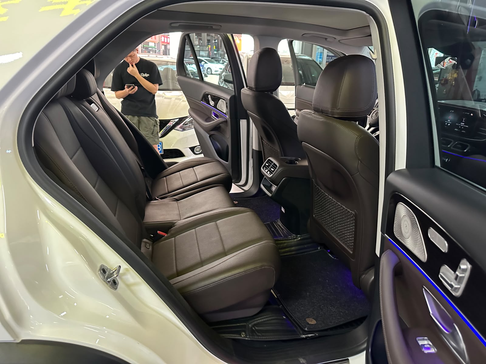 Mercedes-Benz GLE 350 view 11