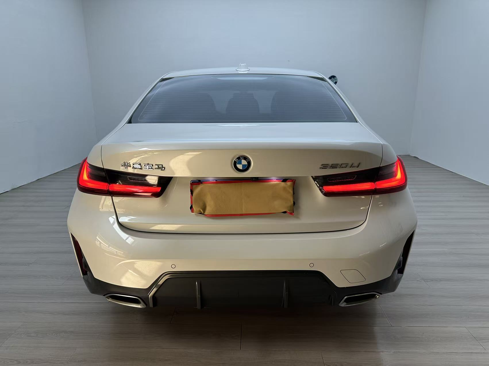 BMW 320Li view 5