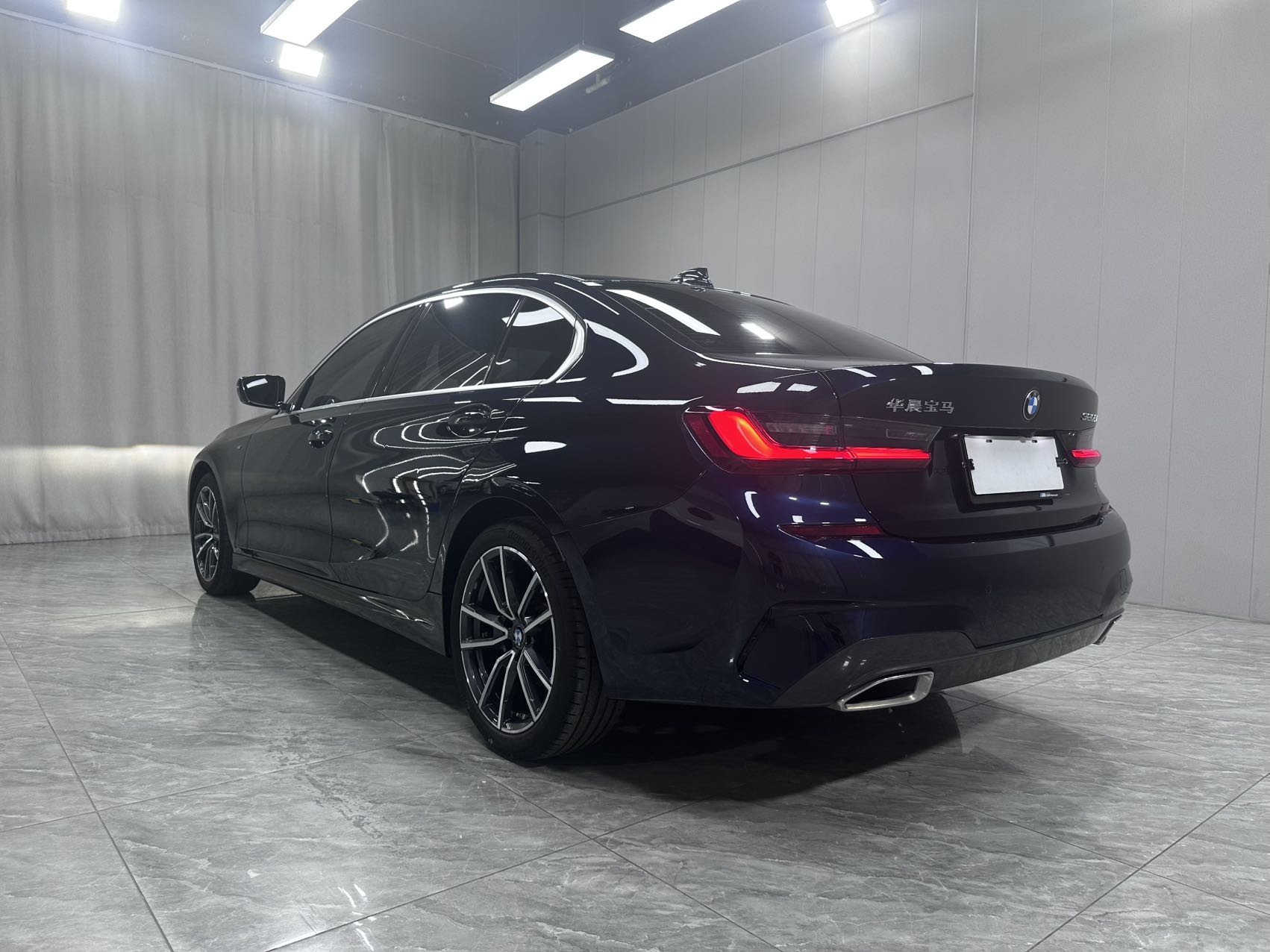 BMW 320Li view 4