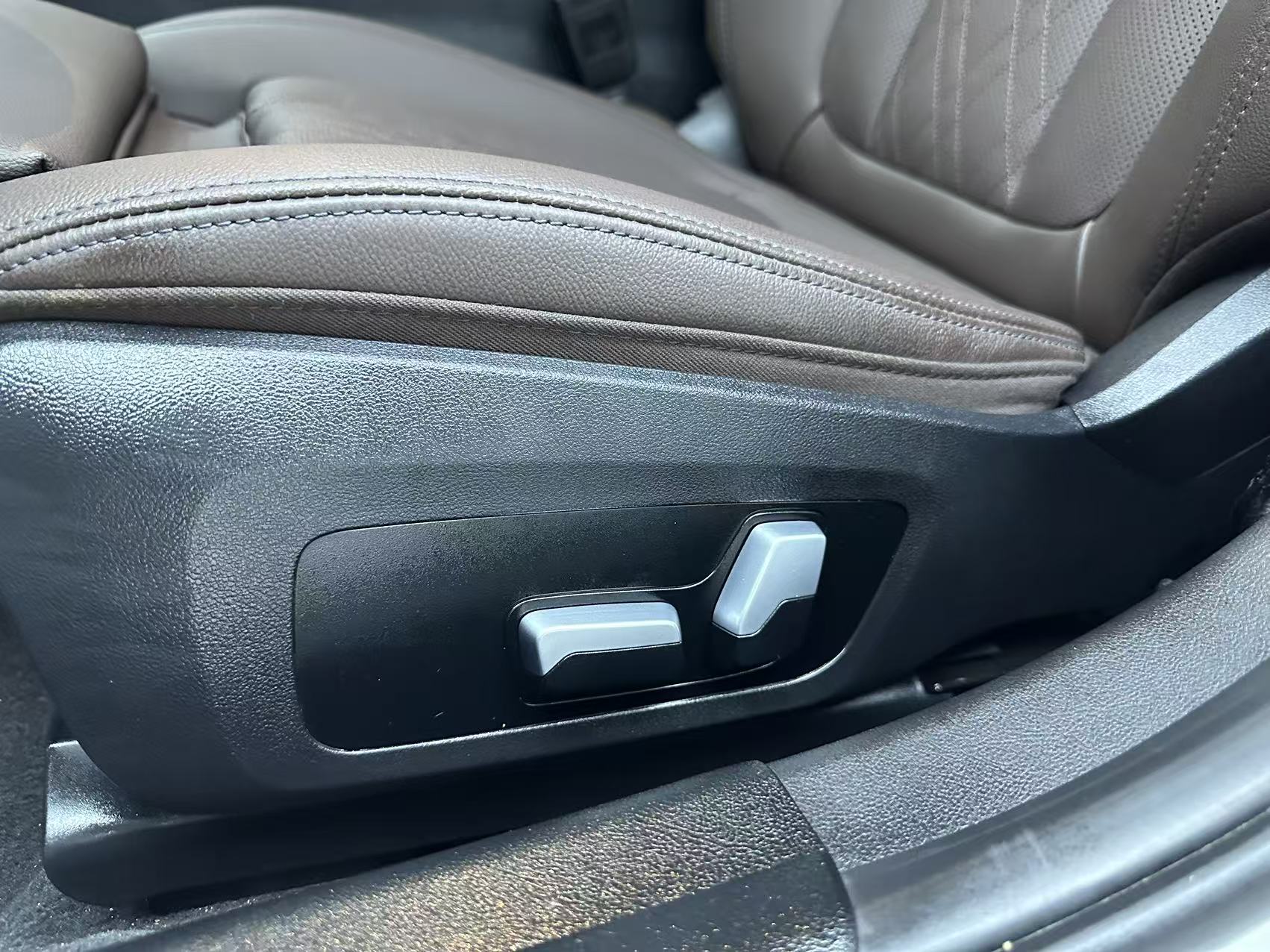 BMW 320Li view 14