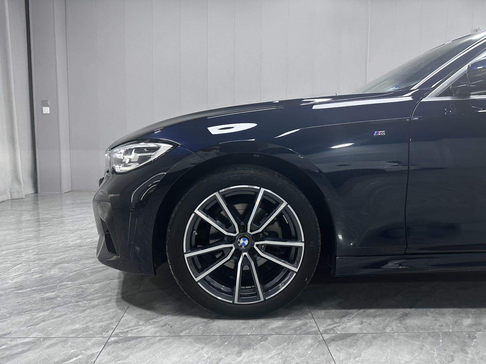BMW 320Li view 8