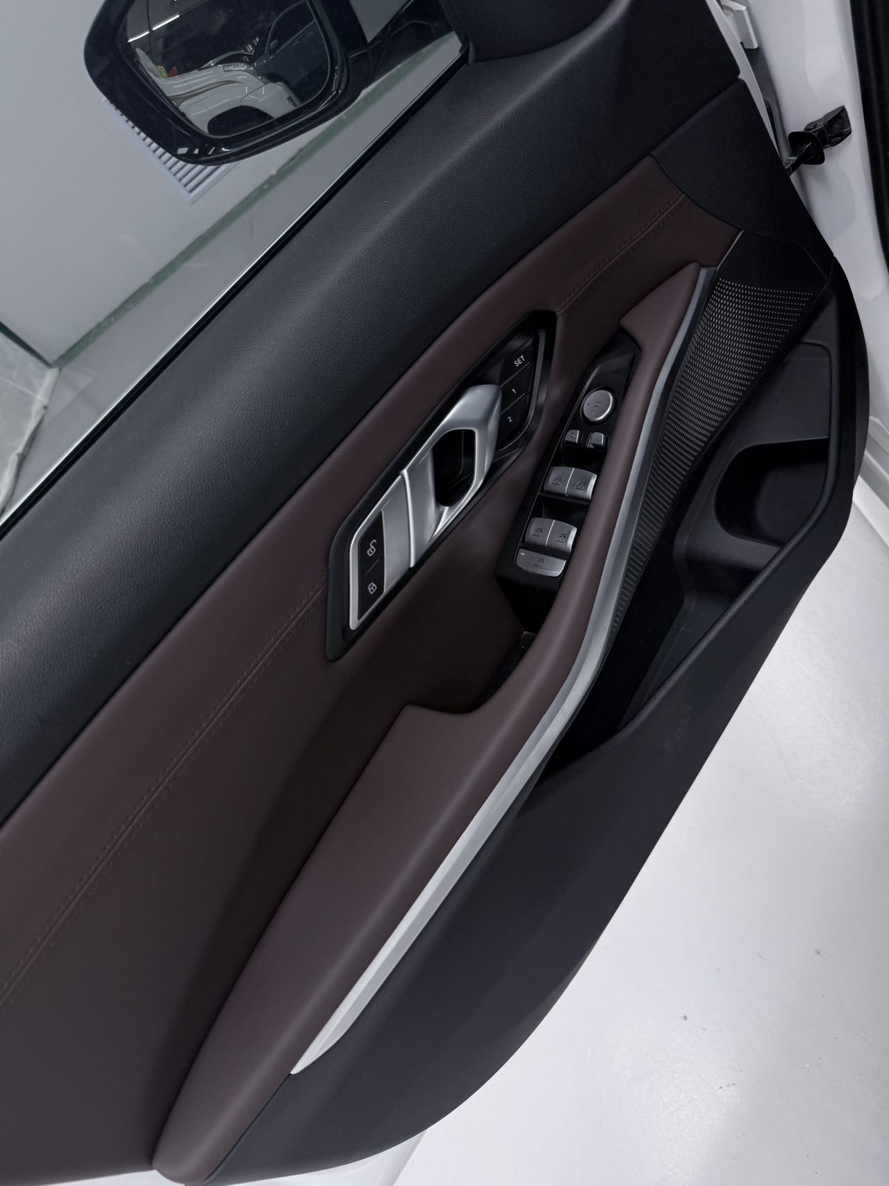 BMW 320LI view 8