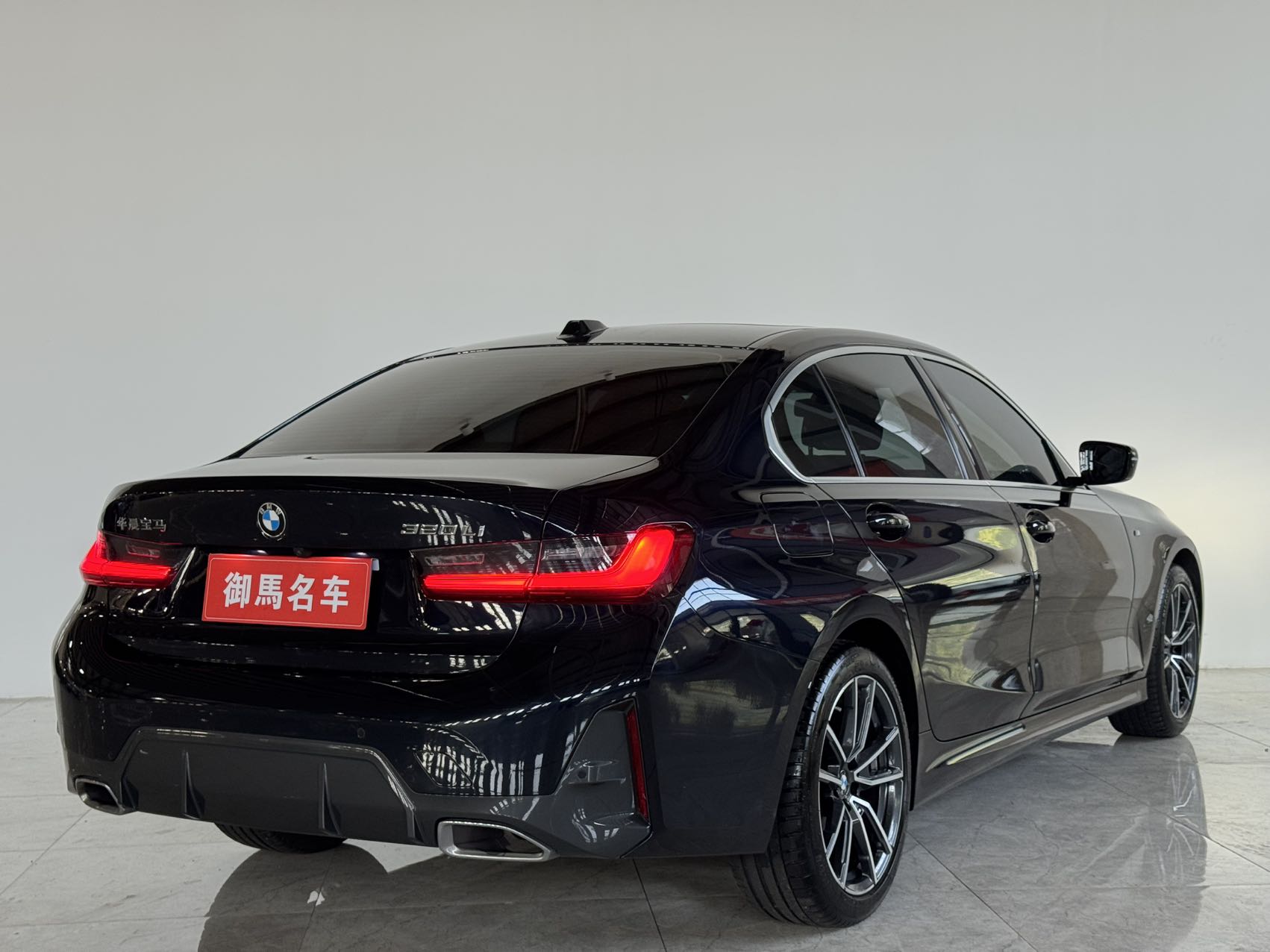 BMW 320Li view 4
