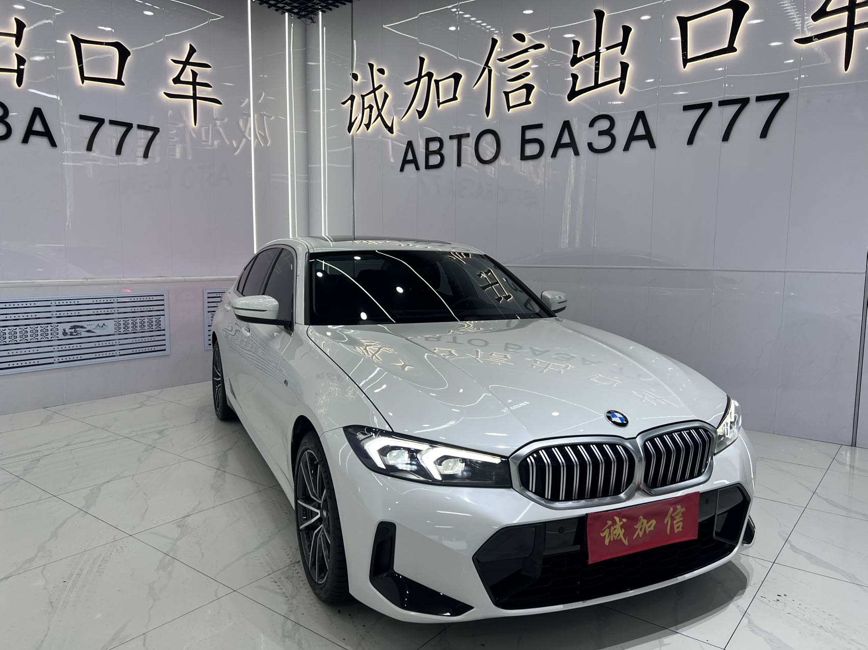 BMW 320Li view 3