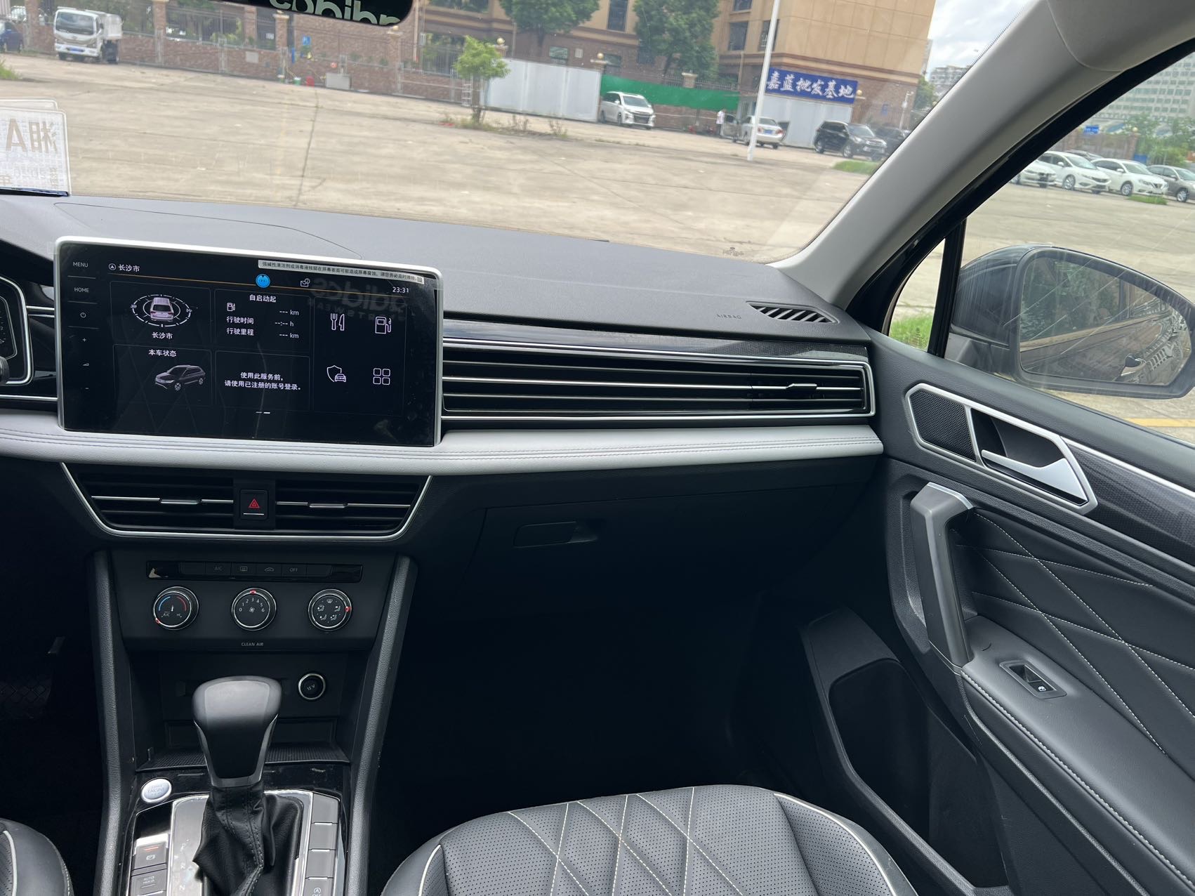 Volkswagen Tiguan L280 view 5