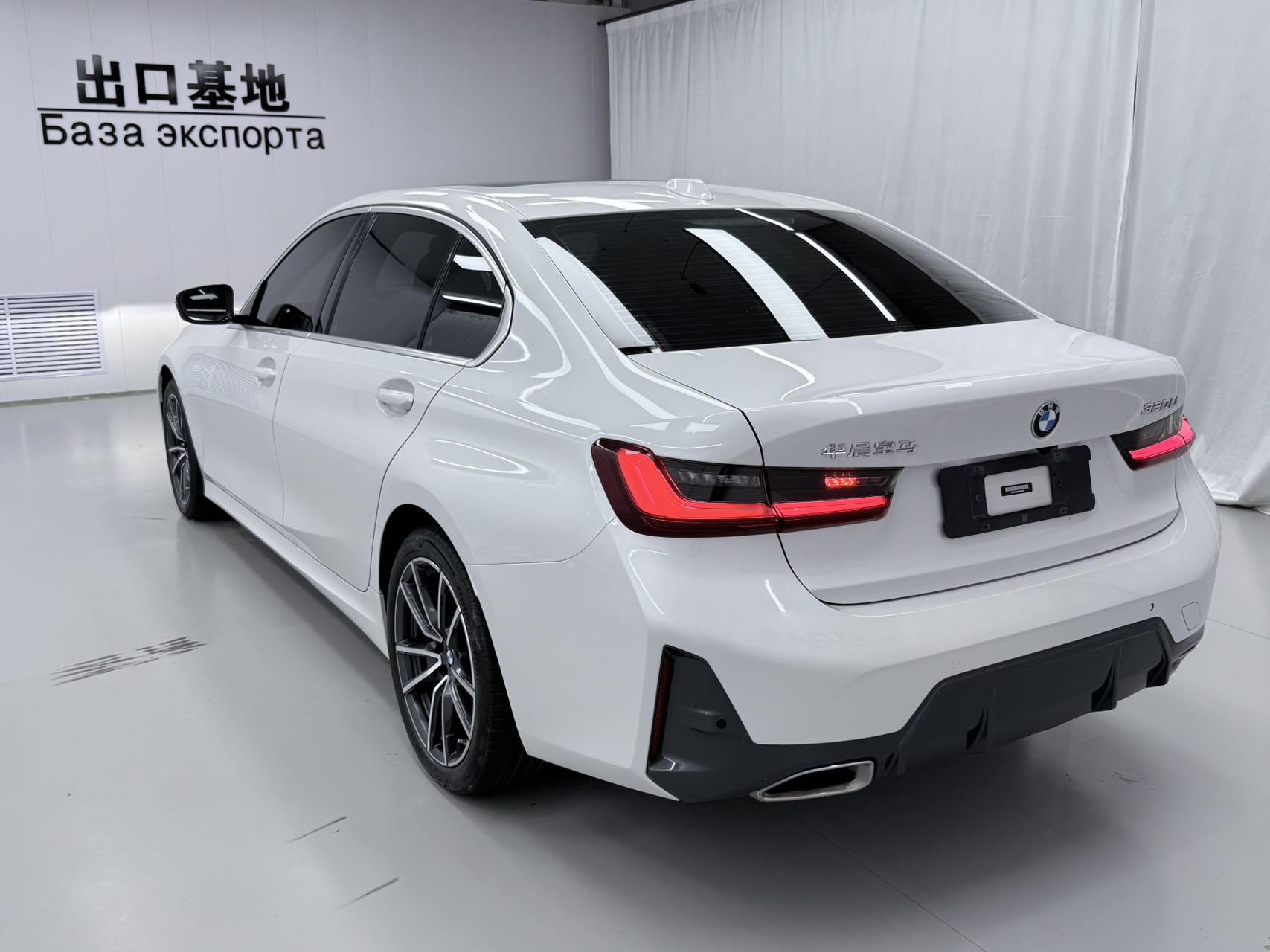BMW 320LI view 4