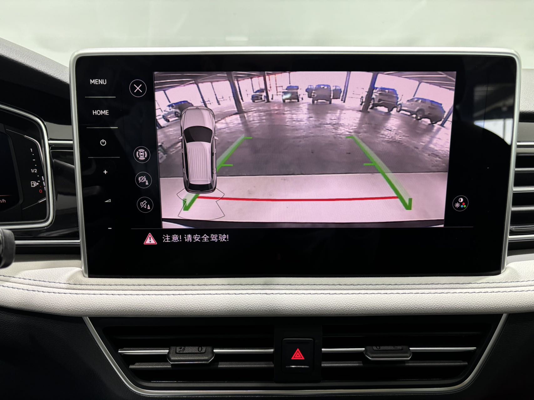 Volkswagen Tiguan L view 3