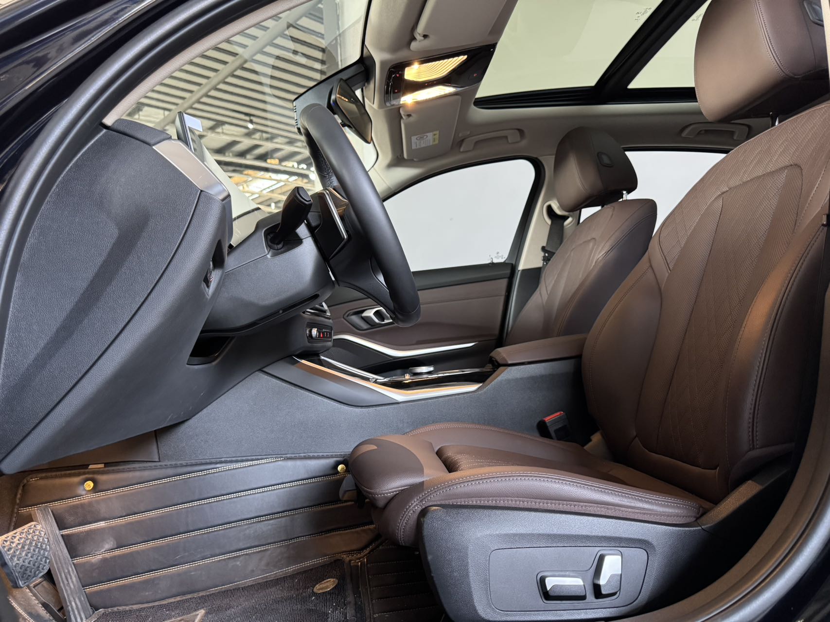 BMW 320Li view 8