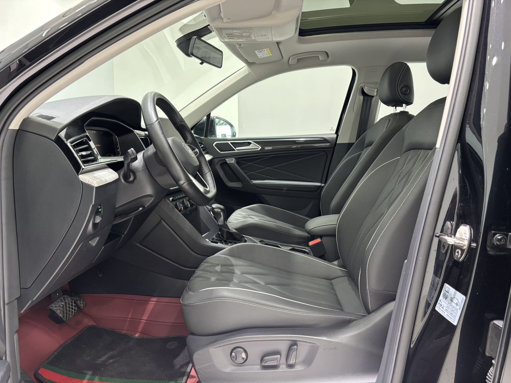 Volkswagen Tiguan L view 18