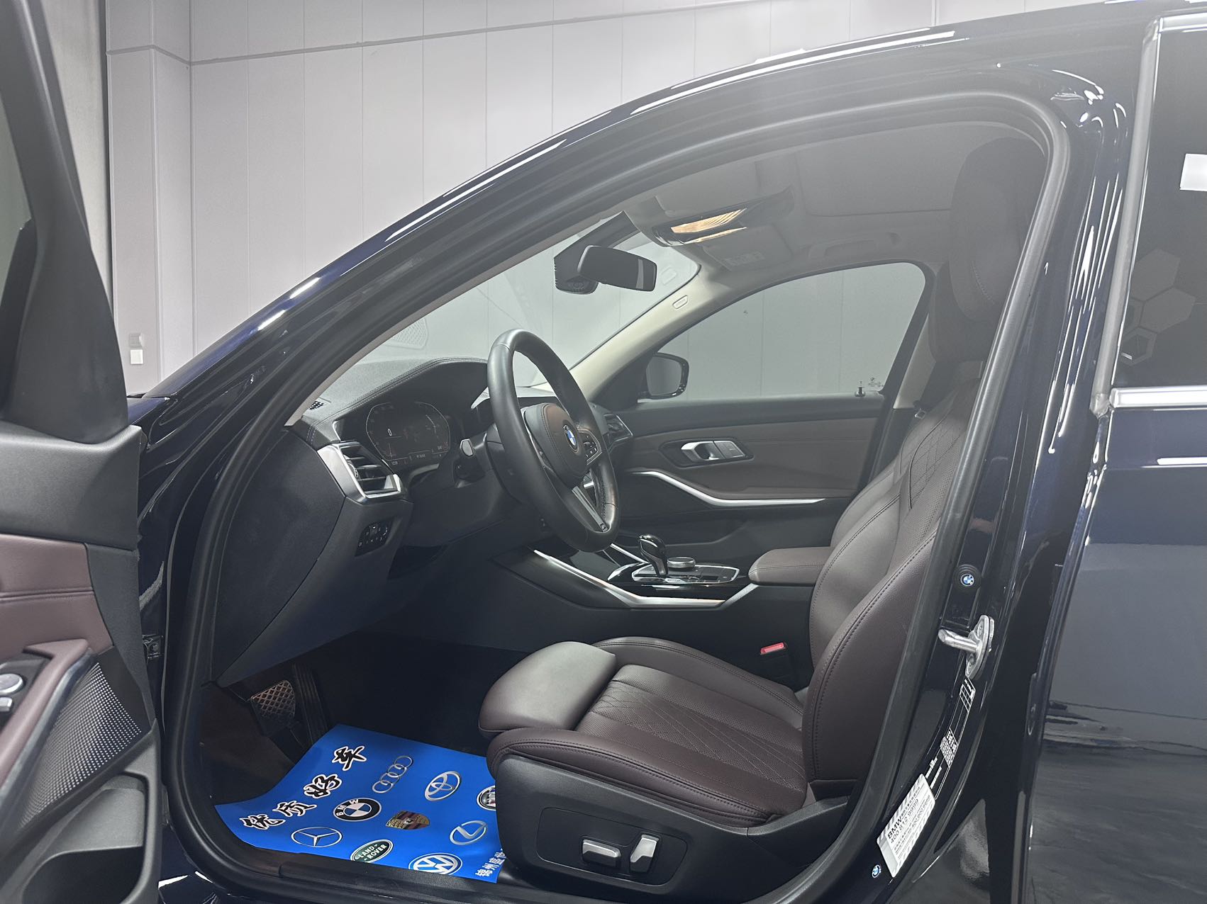 BMW 320Li view 10