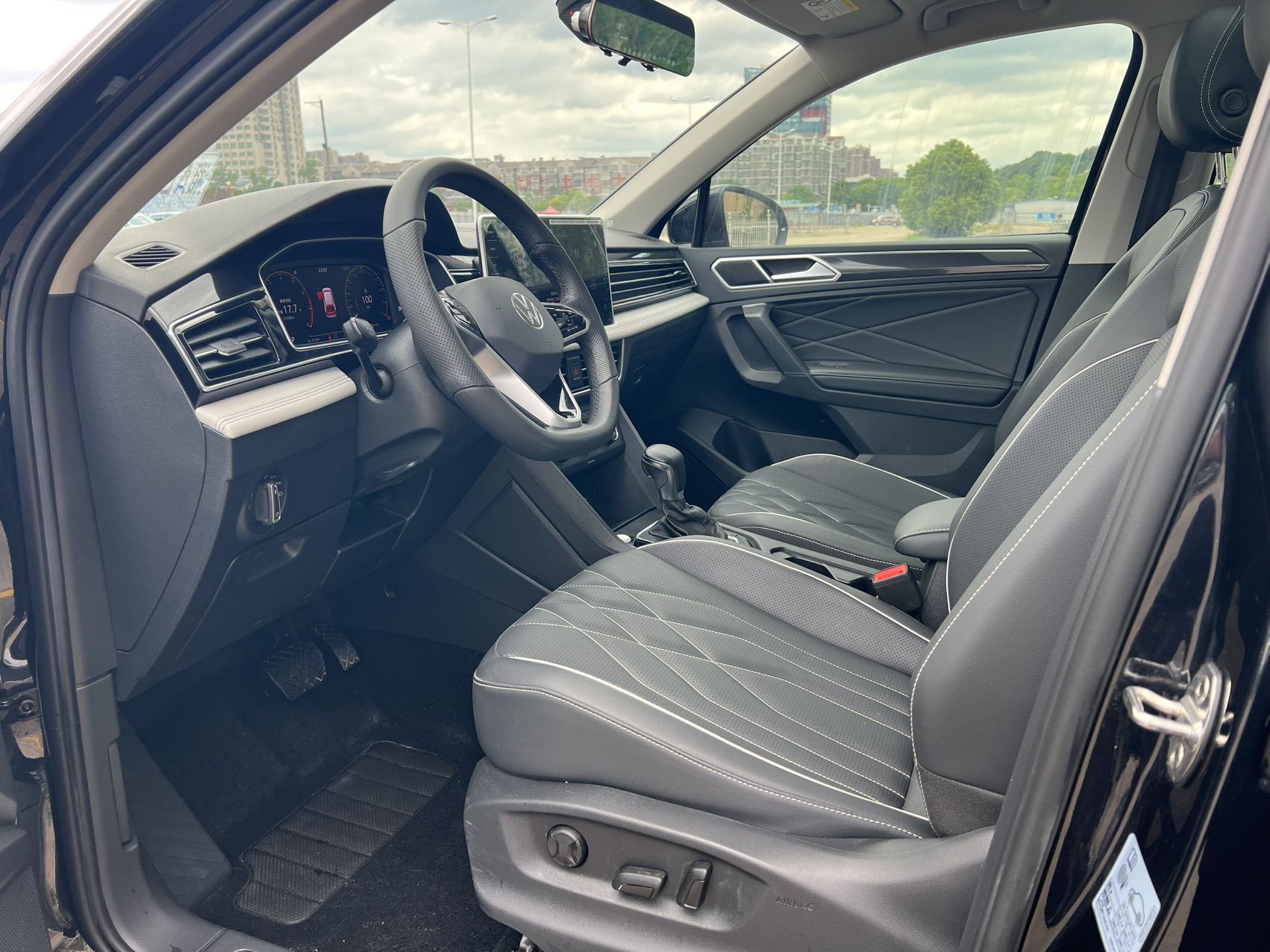 Volkswagen Tiguan L280 view 10
