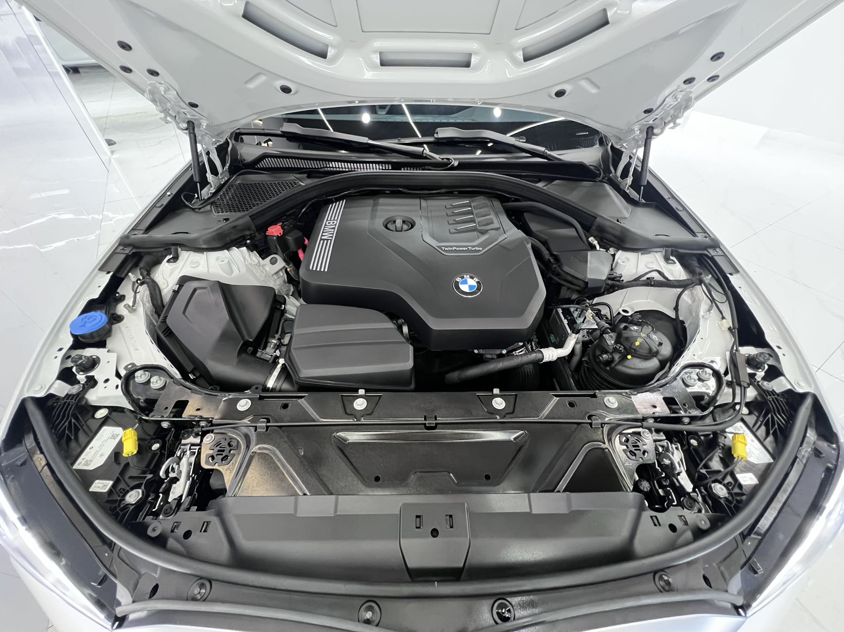 BMW 320Li view 20