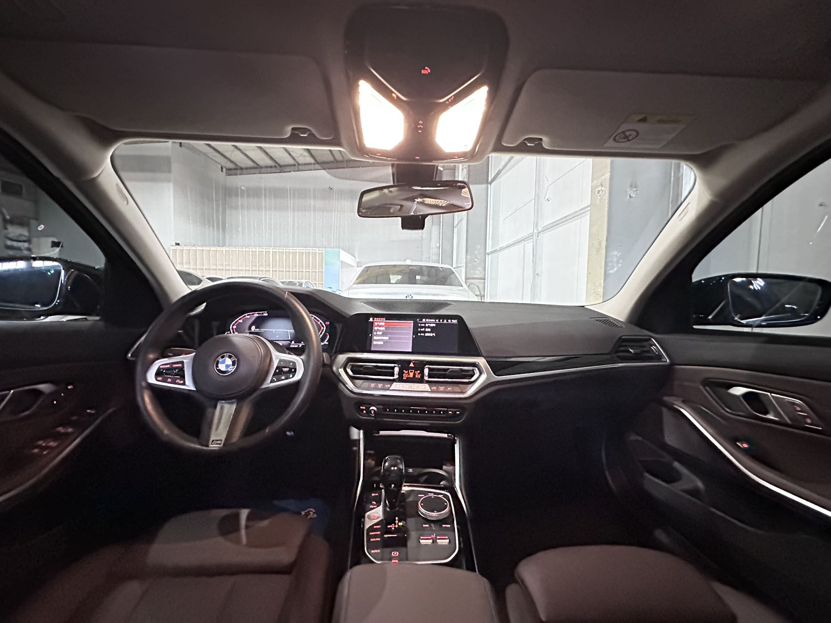 BMW 320Li view 11