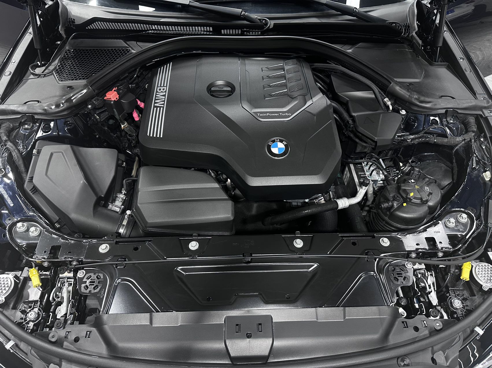 BMW 320Li view 21