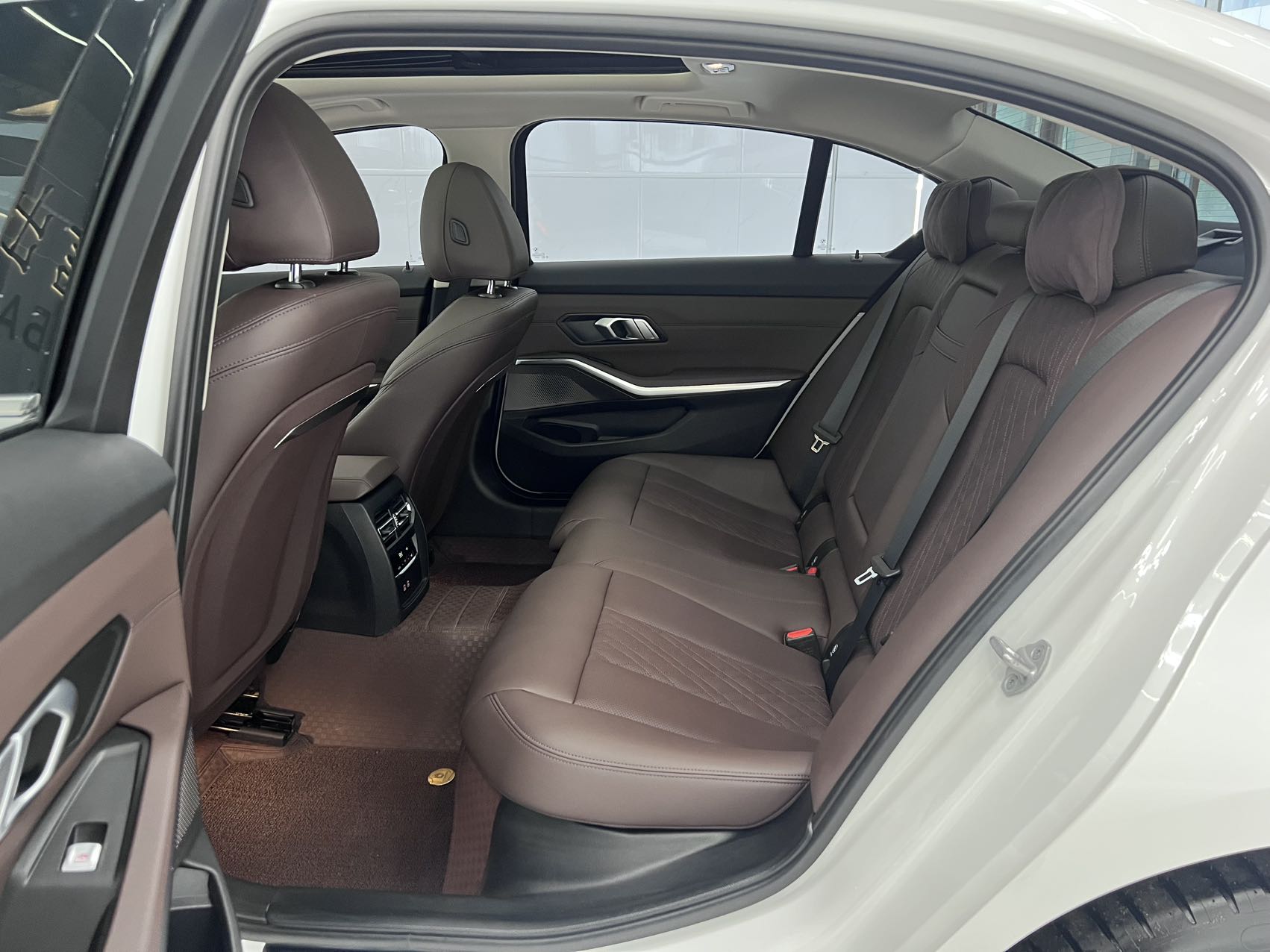 BMW 320Li view 13