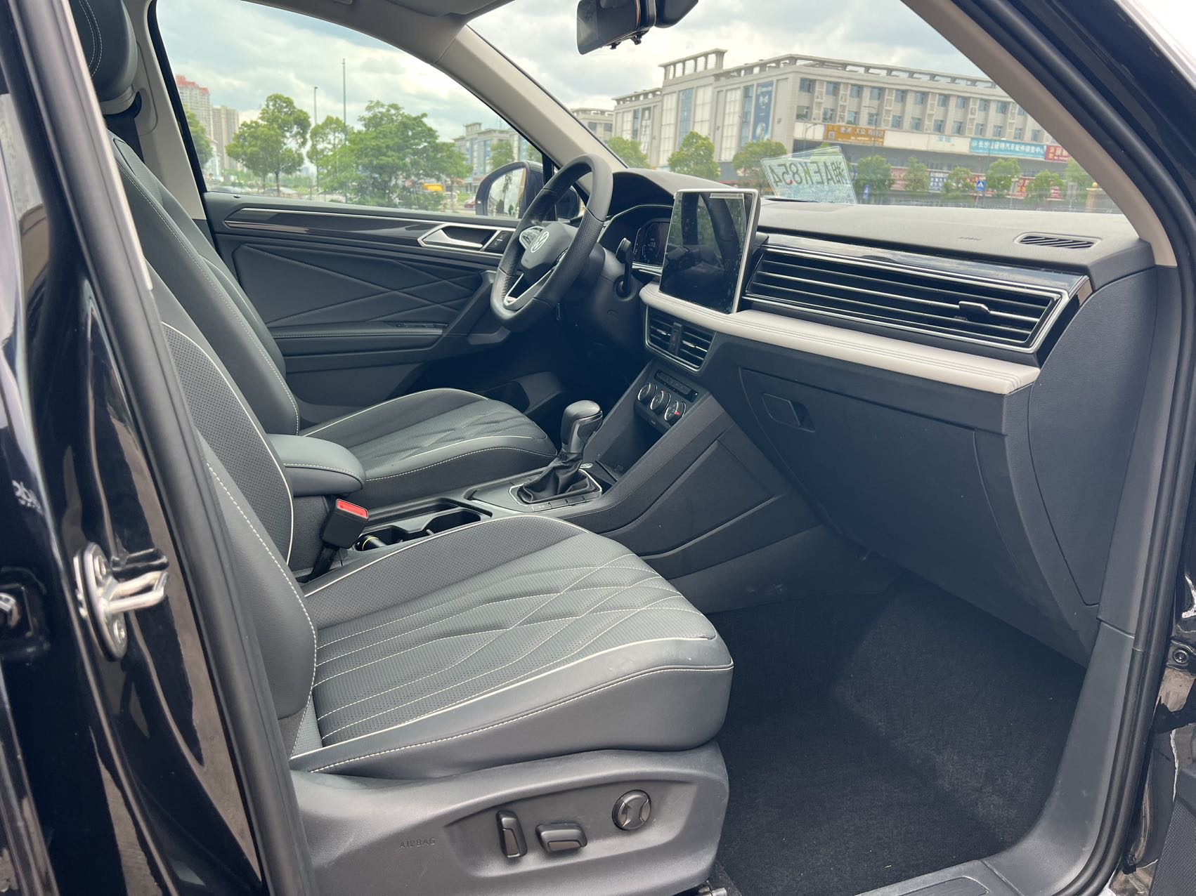 Volkswagen Tiguan L280 2022