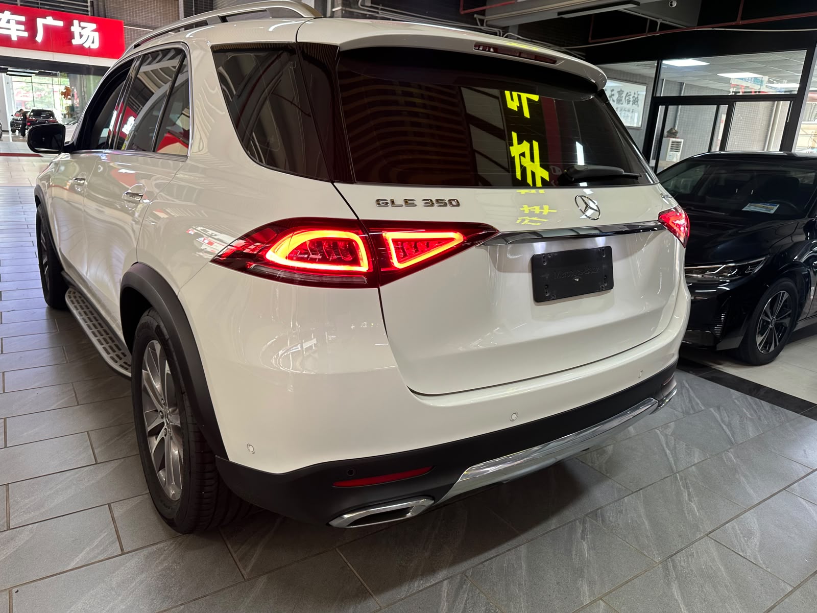 Mercedes-Benz GLE 350 view 5