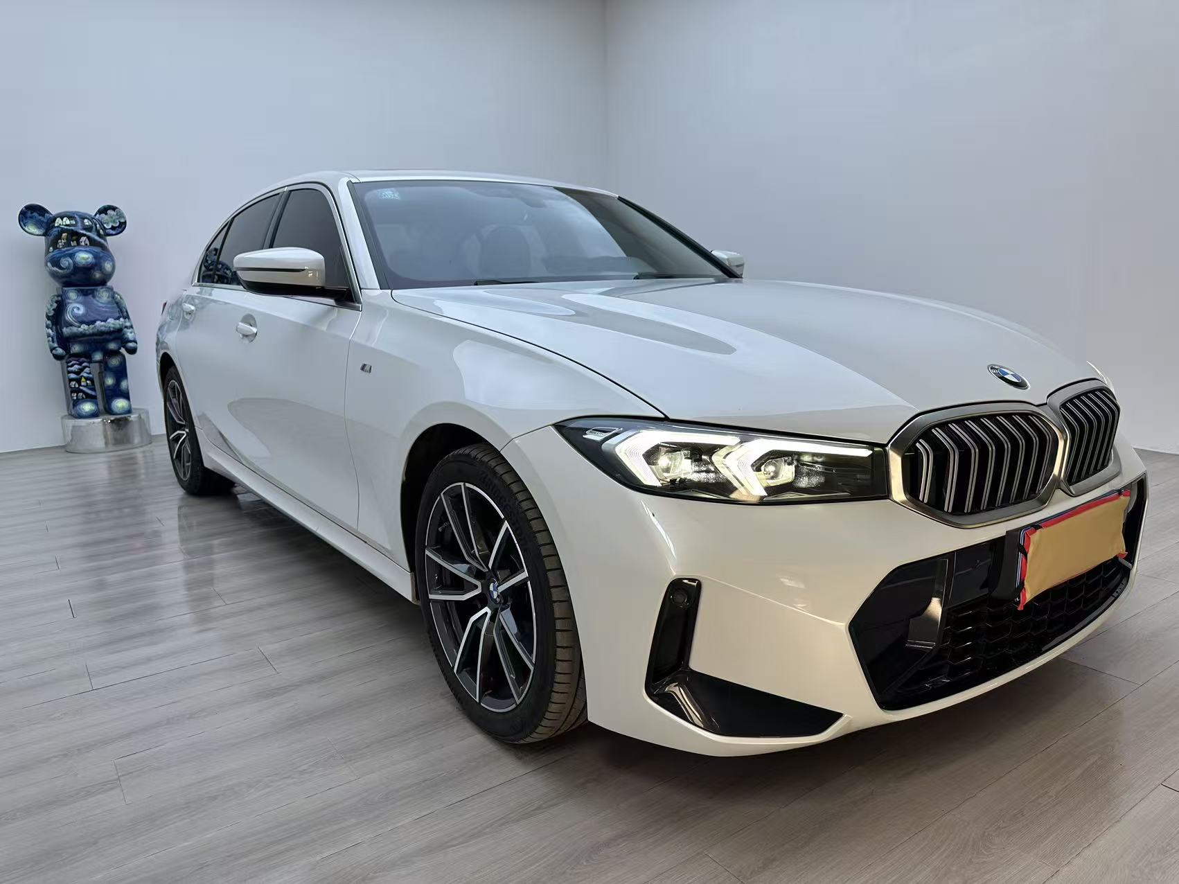 BMW 320Li view 3