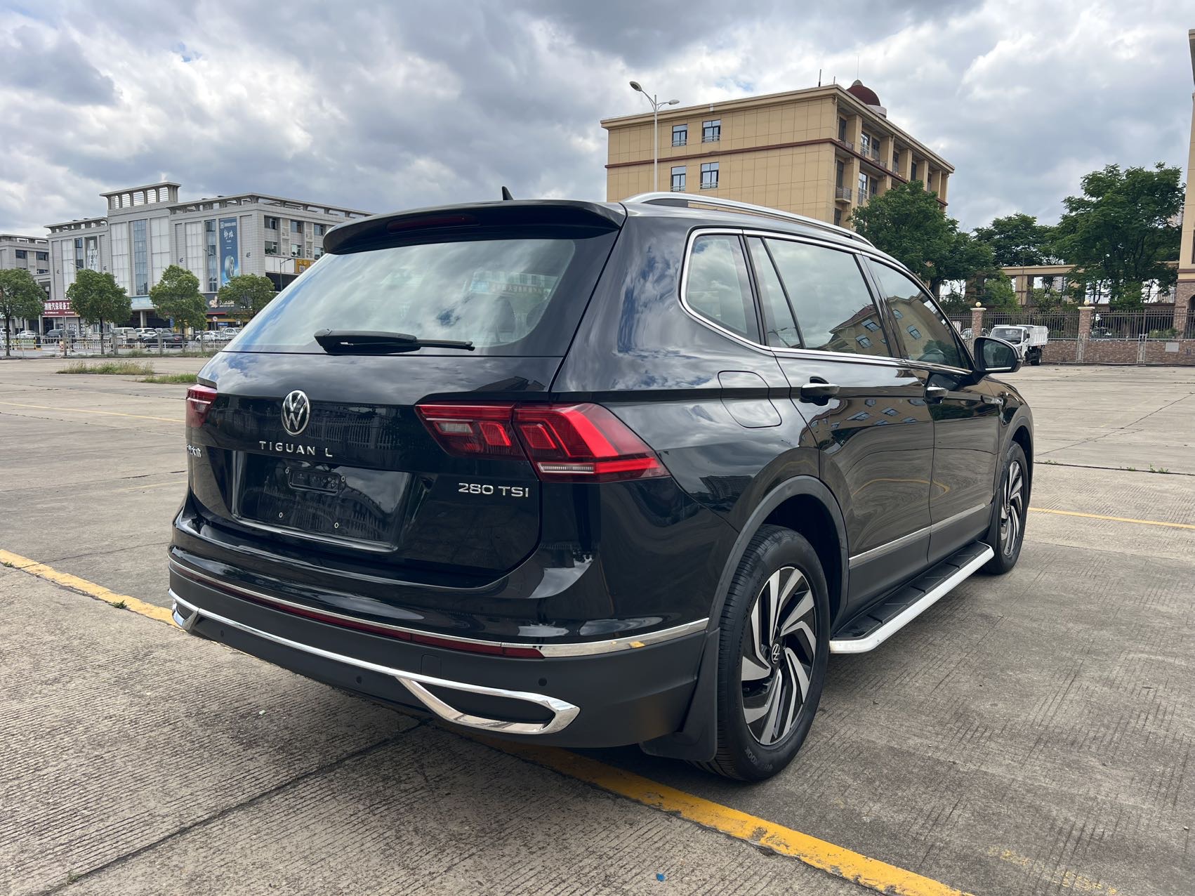 Volkswagen Tiguan L280 view 12