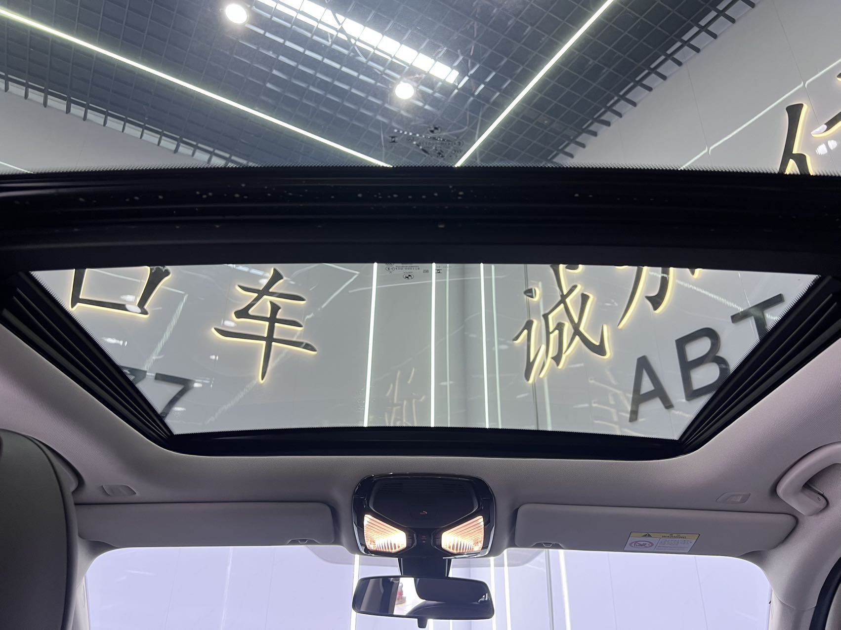 BMW 320Li view 16