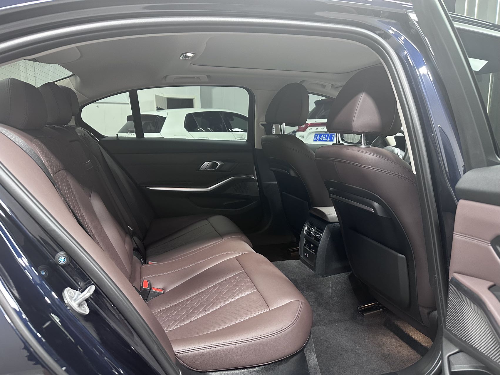 BMW 320Li view 18