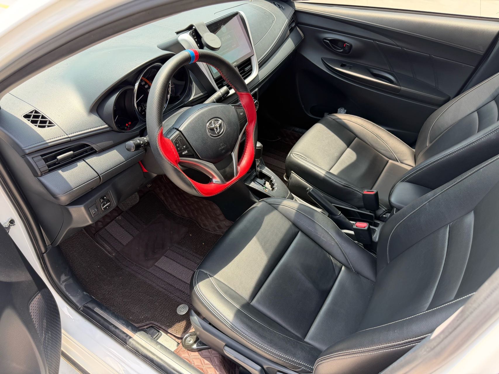 Toyota Yaris L view 8