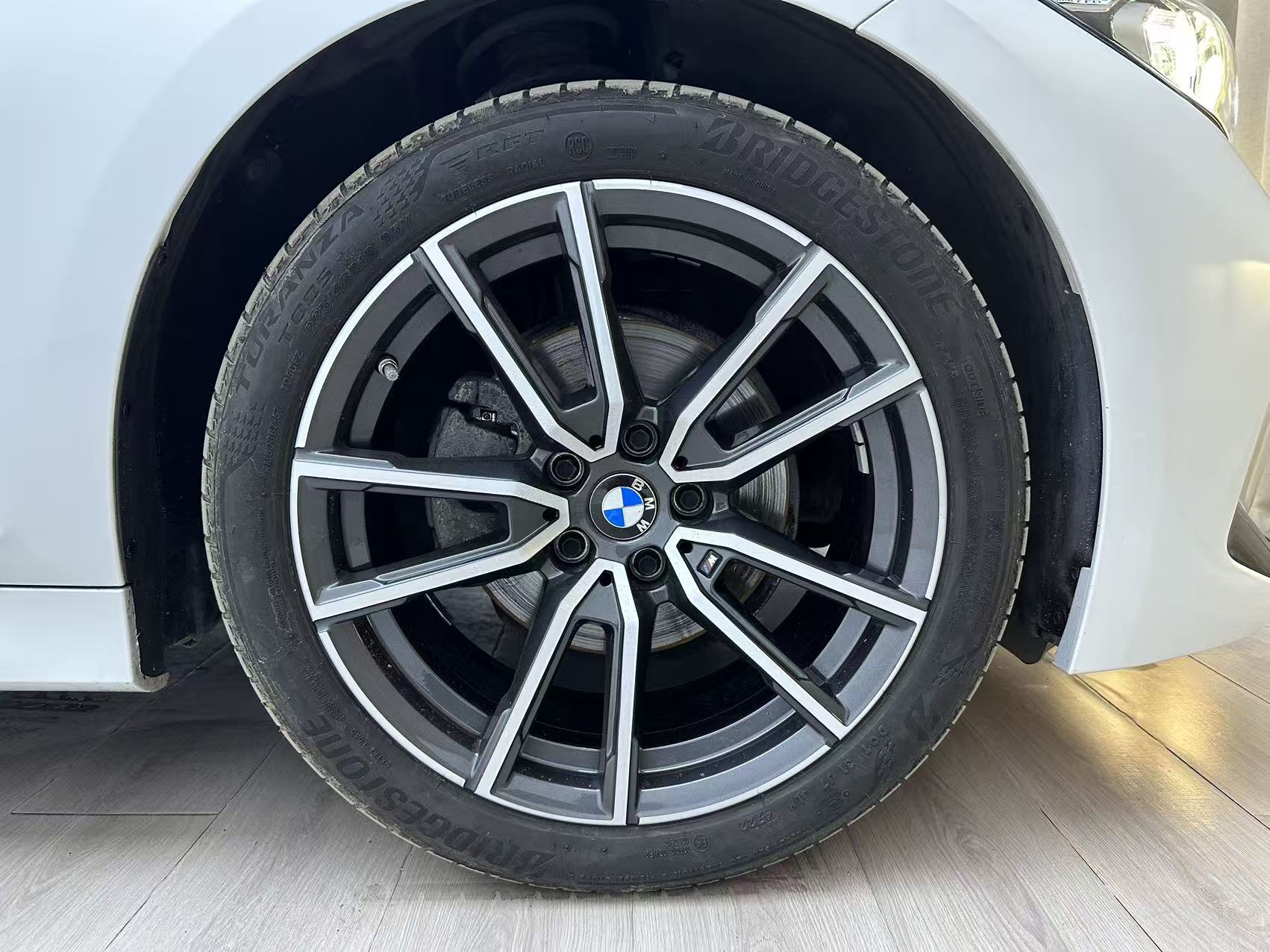 BMW 320Li view 18