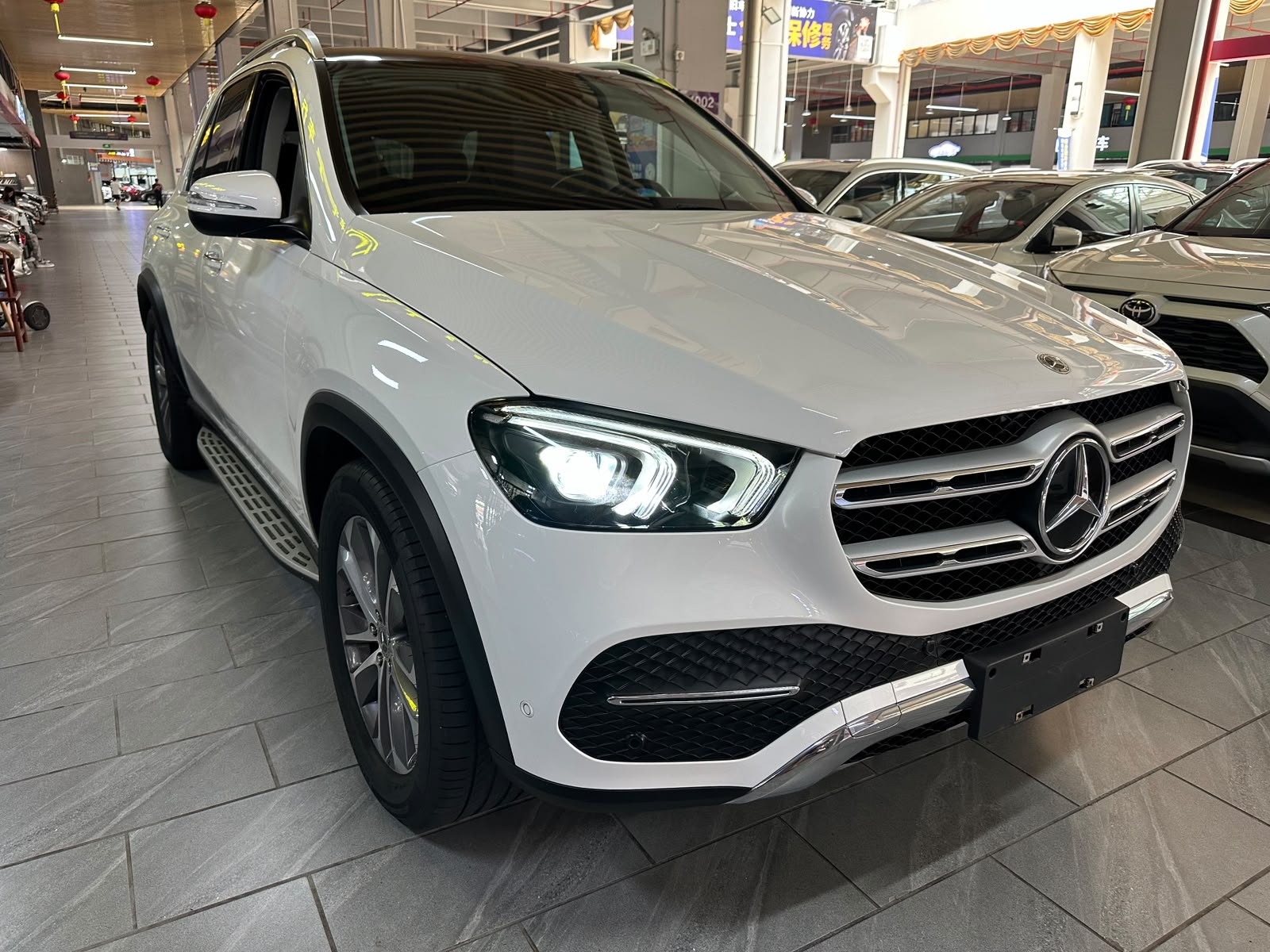 Mercedes-Benz GLE 350 view 2