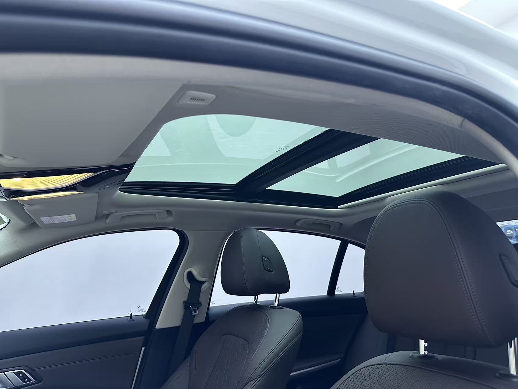 BMW 320Li view 9